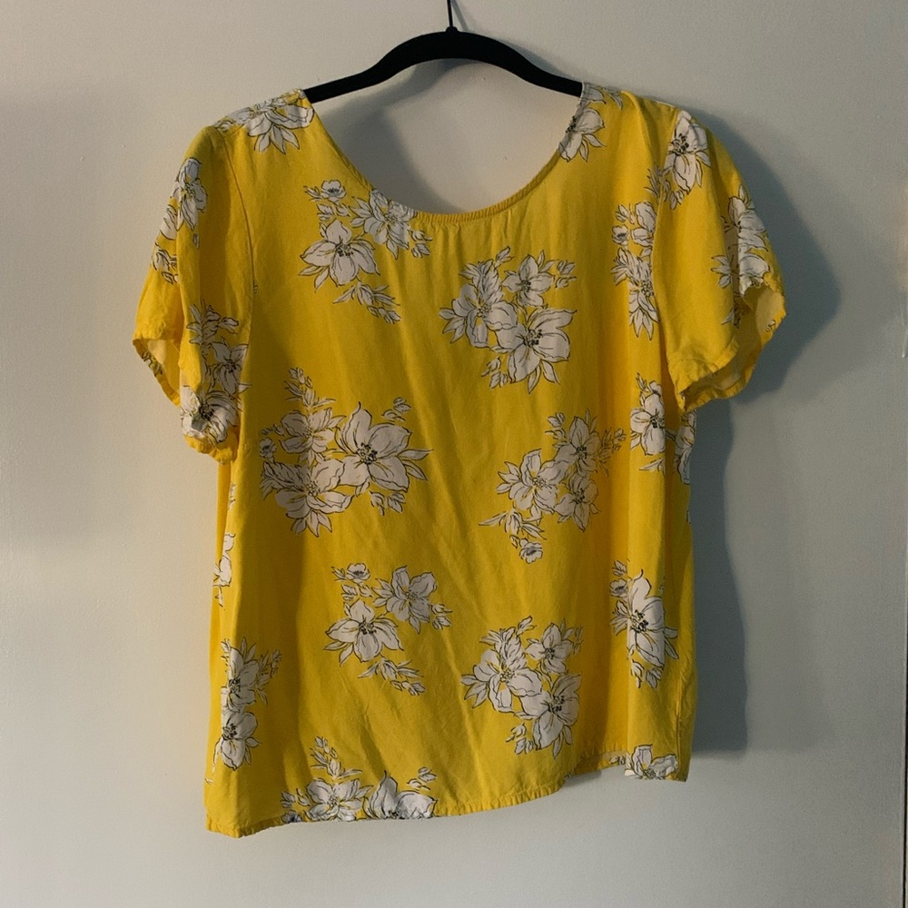 Abercrombie & Fitch low back floral blouse